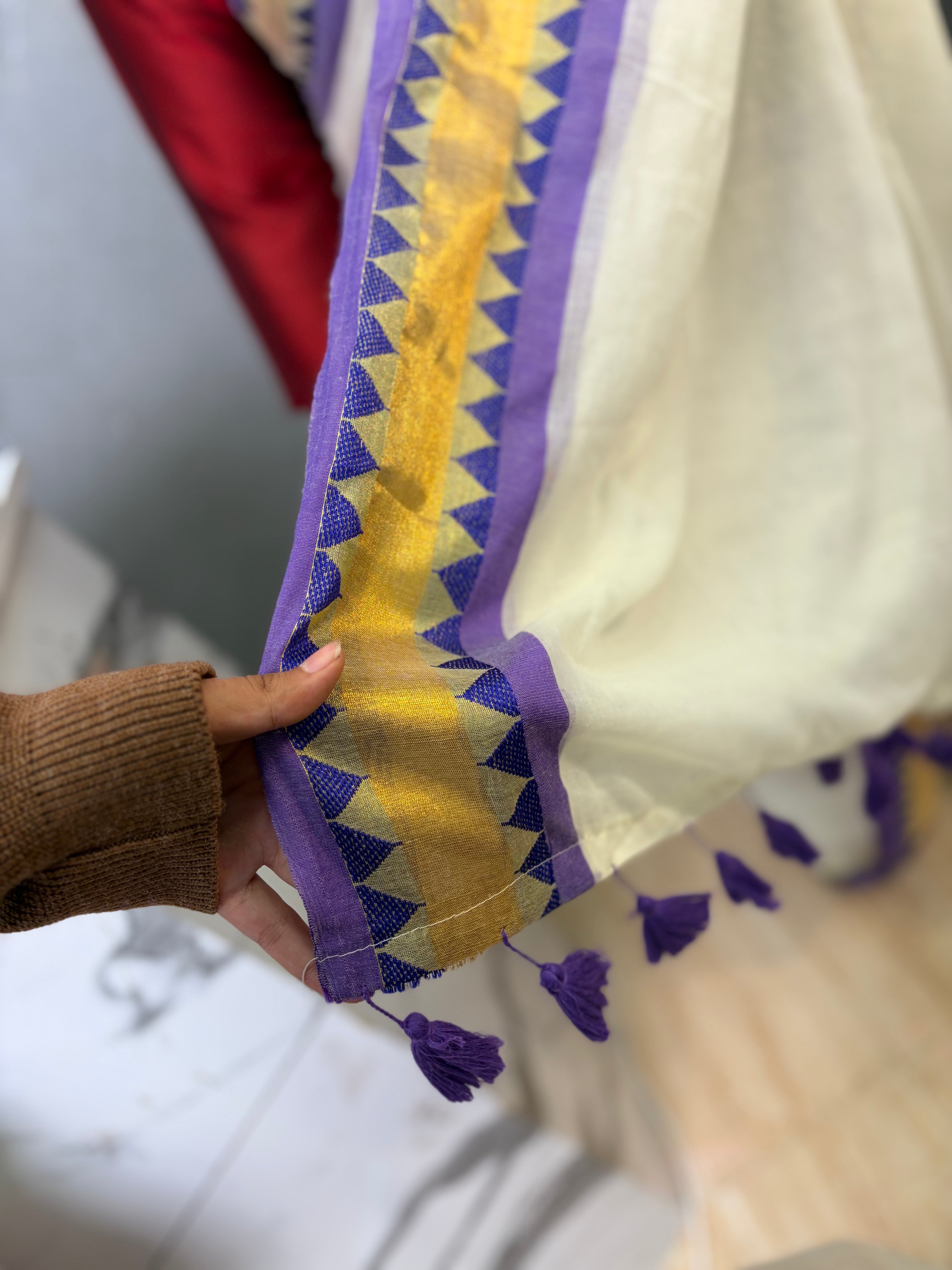 Mul cotton saree with kanchi border EM010